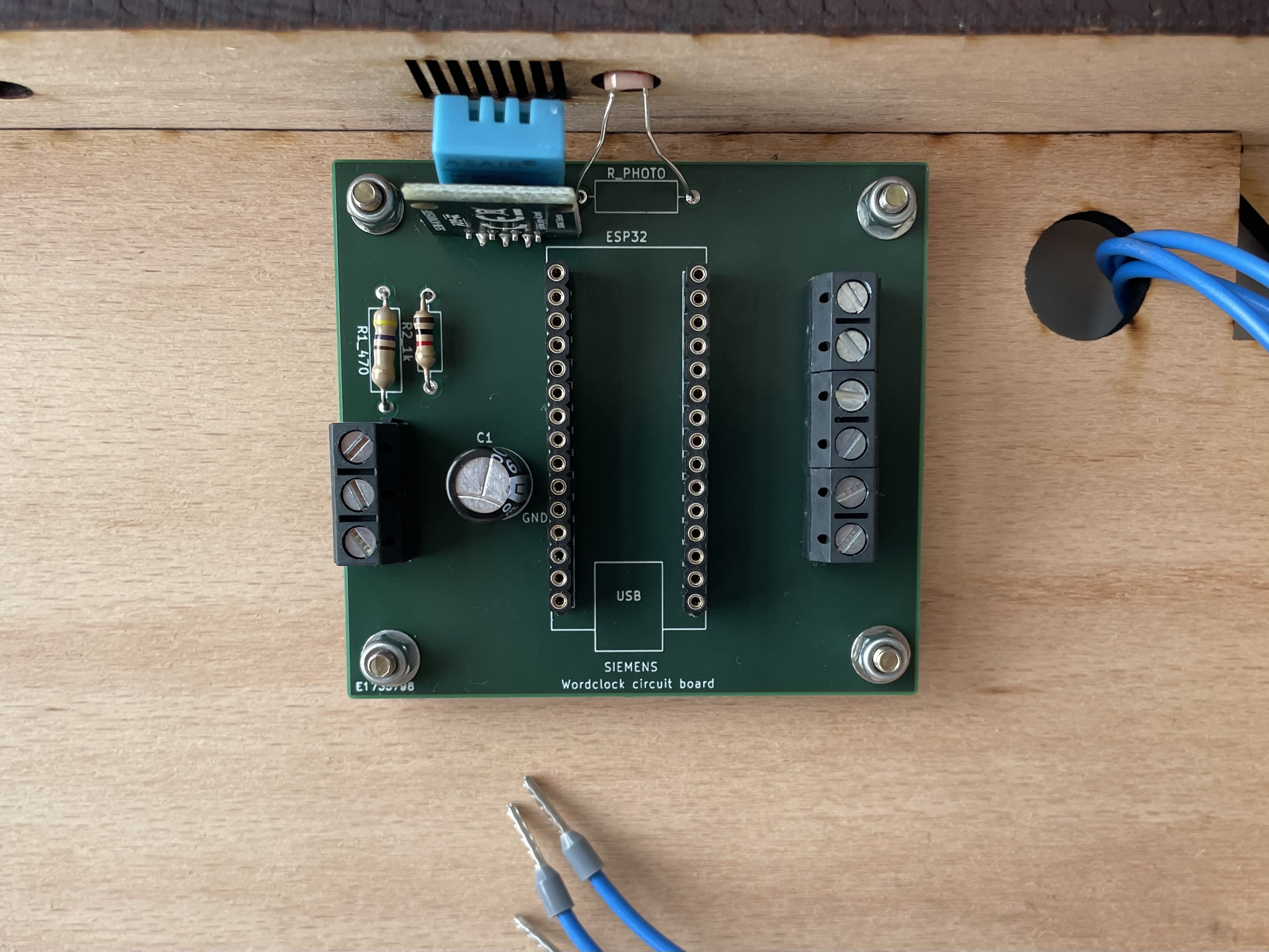Leiterplatte befestigen